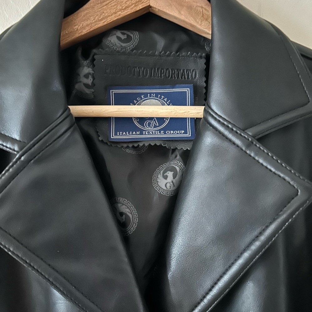 Leather jacket - Picture 2 of 5